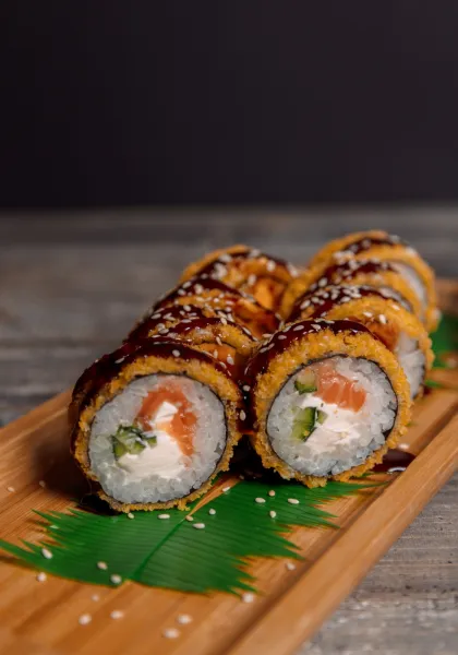 Горячий Ролл С Лососем